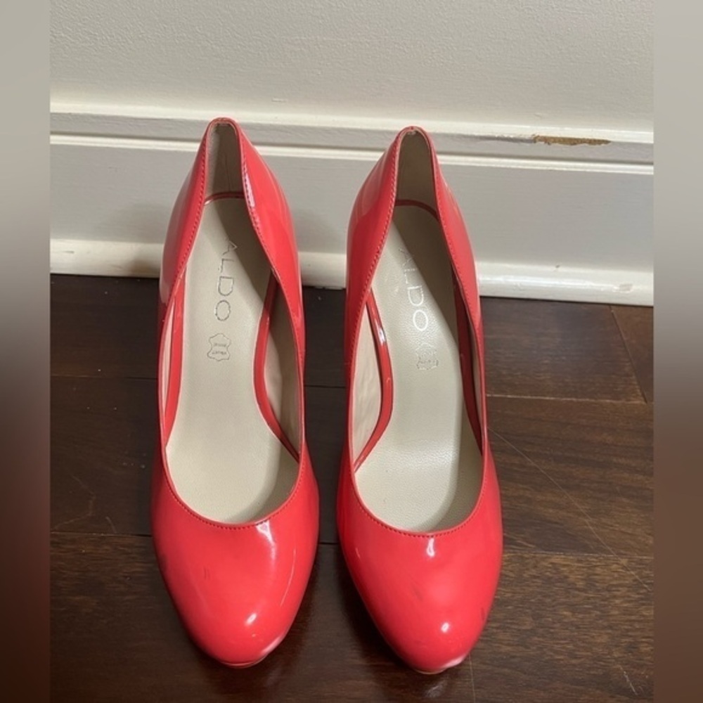 ⭐️ Peach Aldo heels- size 6 with flaw (see description)